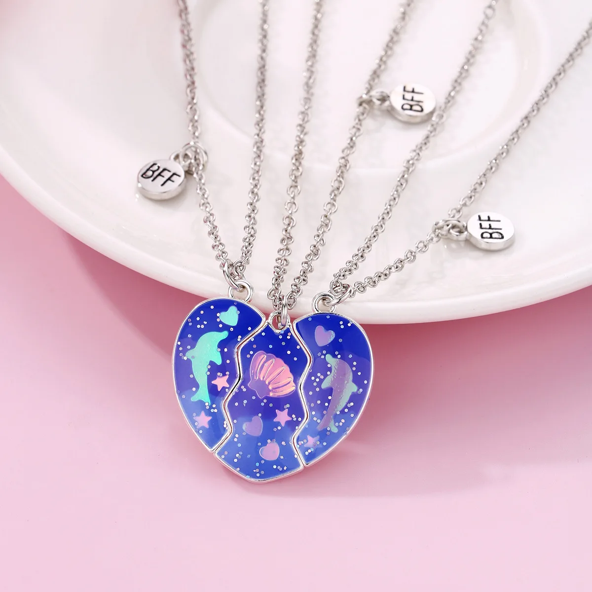 3 Pcs 2024 New Children's Necklace Fashionable Dolphin Shell Creative Magnet Exquisite Love Pendant Jewelry for Gift To Friends