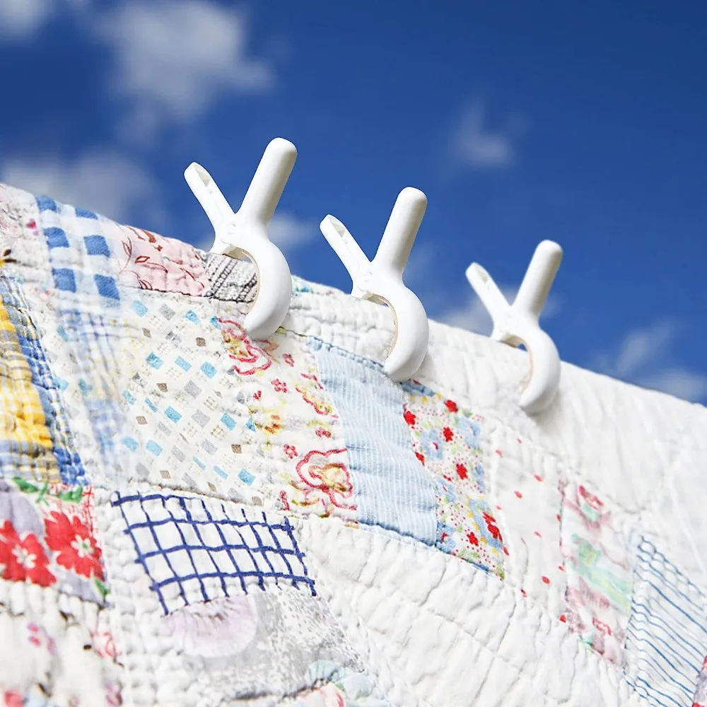 2/4pcs Beach Towel Clips Sturdy Plastic Hangers for Drying Quilts Windproof Hangers Home Essentials Hangers Clothes Pins