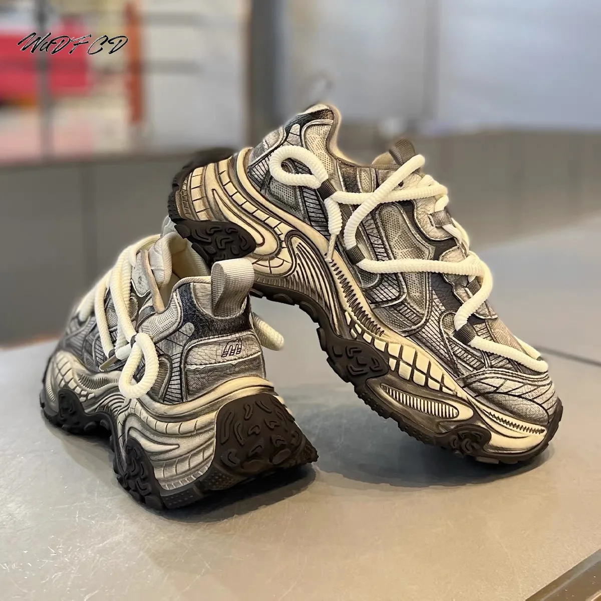Chunky Sneakers Men Designer Retro Distressed Sport Shoes Fashion Casual Leather Mesh Breathable Height Increased Platform Shoes
