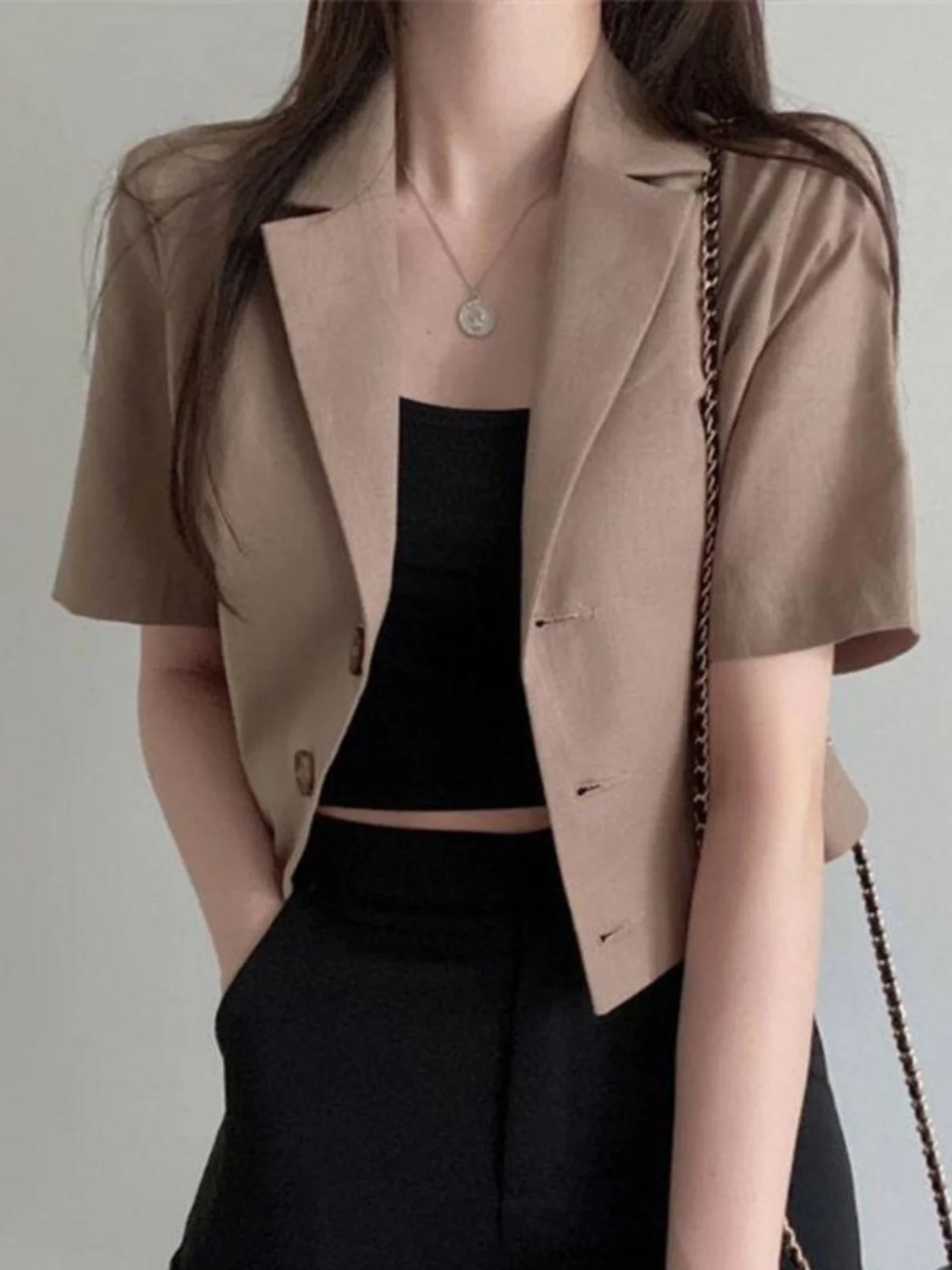 เสื้อเบลเซอร์สีดำสไตล์ Old Money สำหรับผู้หญิง แฟชั่นเกาหลี ทรงหลวม พรีเมียม กระดุมทองสามเม็ด พร้อมป้ายกันแดด