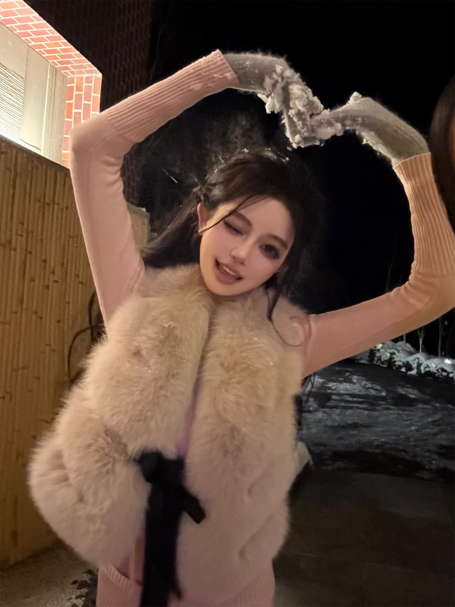 

Теплый меховой жилет для женщин с бантом, из утолщенного вельвета, зимняя модная верхняя одежда, с длинными рукавами и круглым вырезом