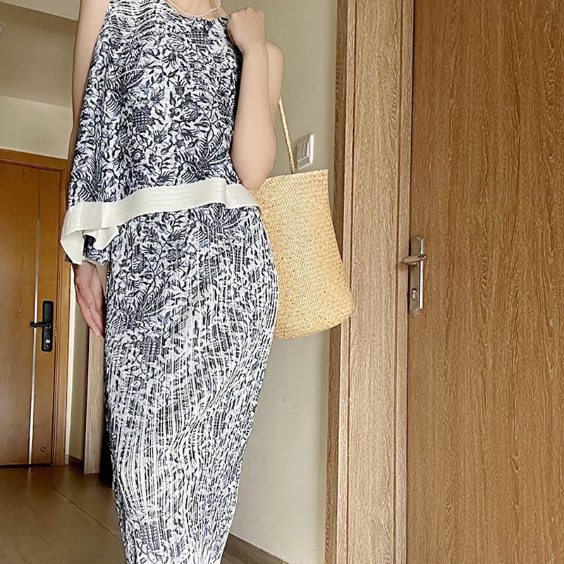 

YUDX Miyake плиссированный комплект из 2 предметов, новый летний модный женский костюм 2025 года, женский топ без рукавов с круглым вырезом и принтом + свободная полуюбка