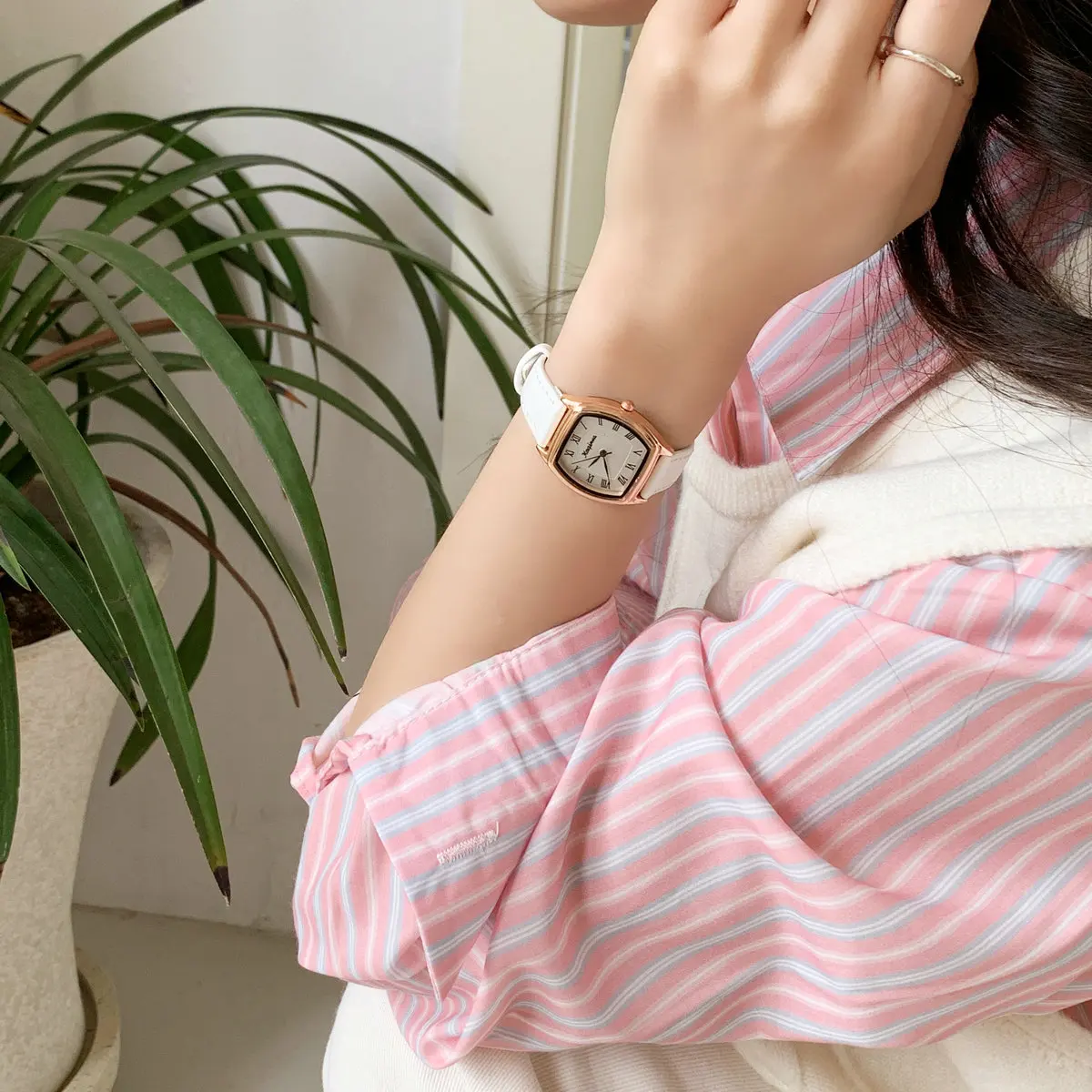 

MSTIANQ Minority High-Quality Watch Female Students Light Luxury Simple Temperament Ins High-Value Square Shi Ying Female Watch