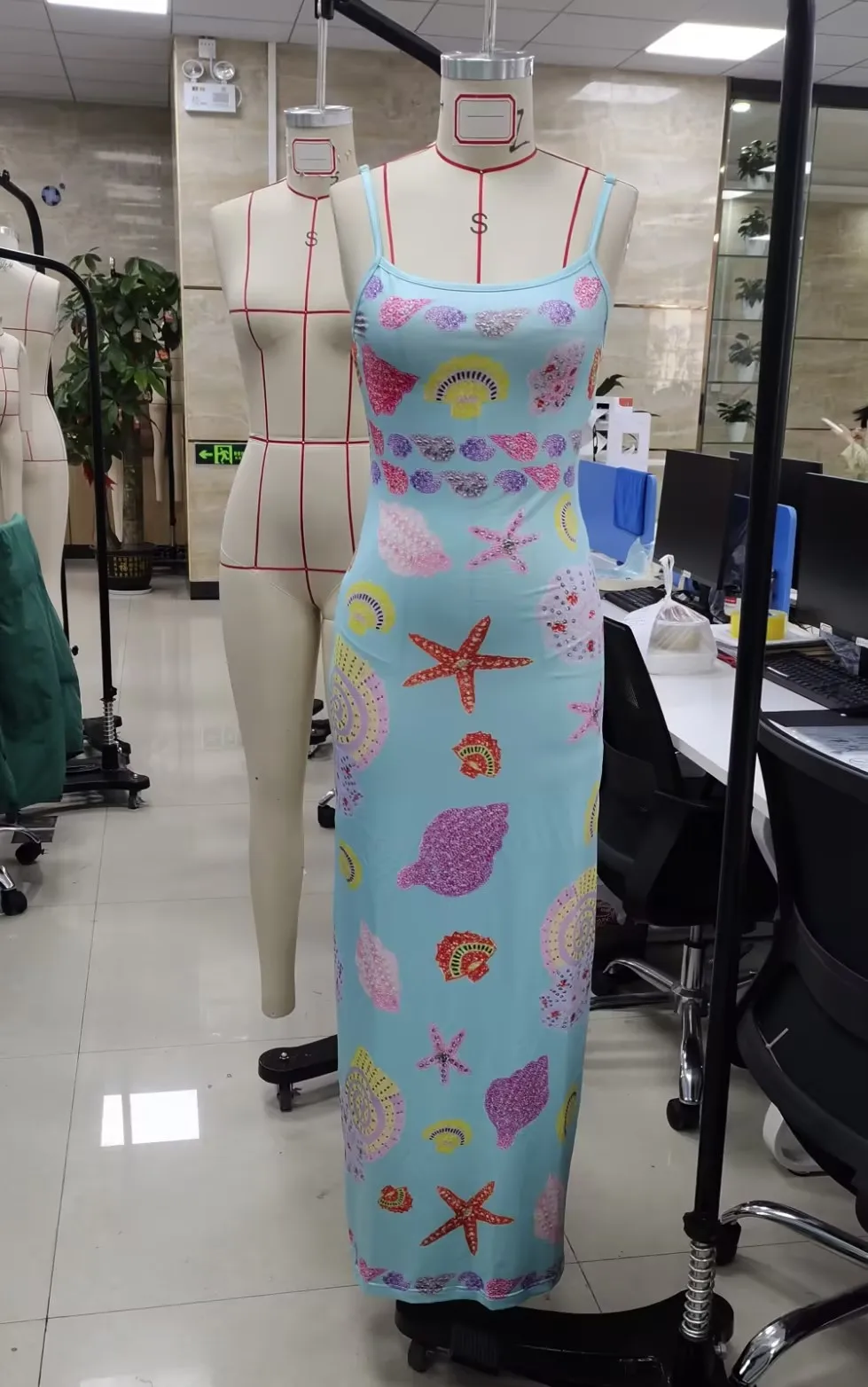 두베스티 여성 스팽글 불가사리 조개 프린트 맥시 드레스 슬리브리스 스퀘어넥 백리스 슬림핏 외출 탱크 드레스 파티 클럽