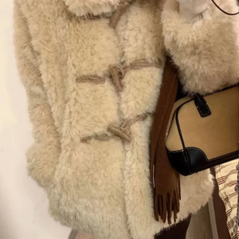 

Artificial Lamb Wool Coat 2025 Autumn and Winter Horn Buckle Warm Padded Women's Jacket Top