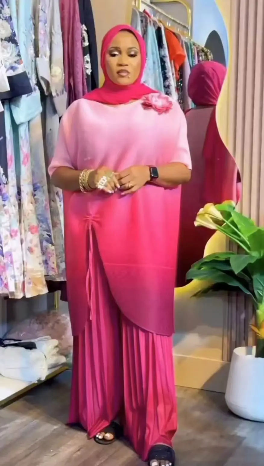 

Miyake Gradual Change Color Bat Sleeve Loose Set Drawstring Fashion Loose Wide-leg Pants Two-piece Set Pleated Women 2025 New