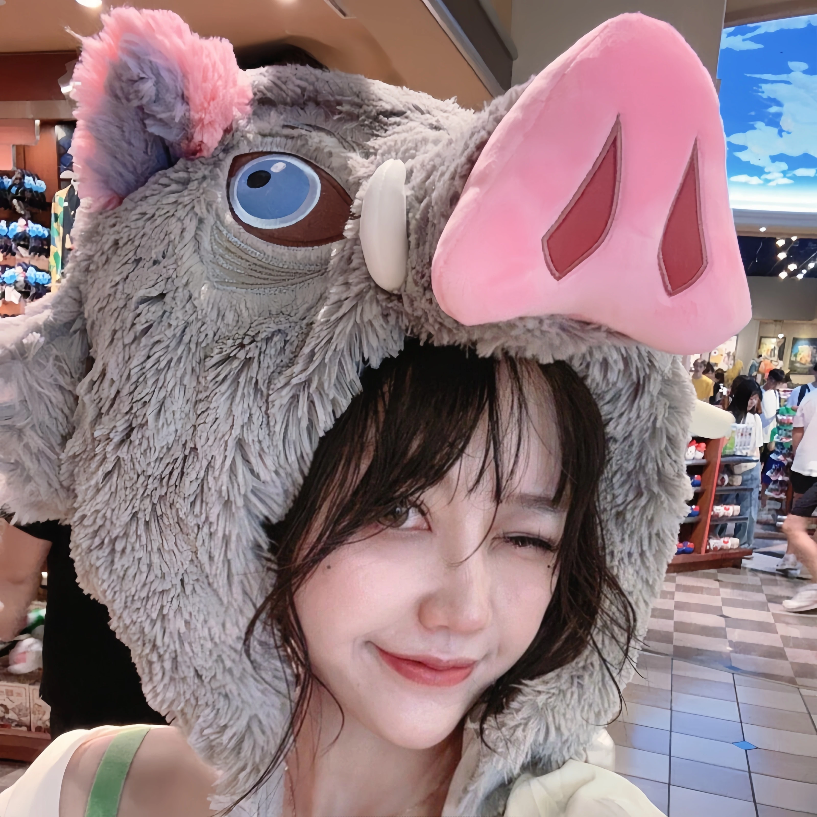 

Cosplay ashibira Inosuke Warm Plush Hat Demon Slayer Wild Boar Head U-shaped Hooded Neck Pillow Travel Blackout Nap Pillow Hat