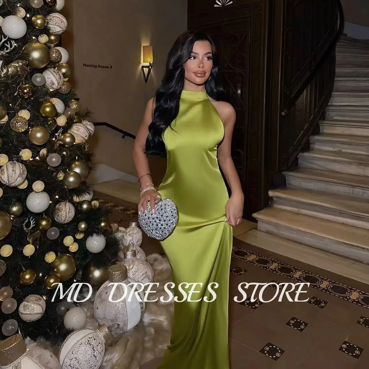 MD الحديثة الأخضر حورية البحر ثوب مسائي الرقبة العالية الحرير الطية عارية الذراعين حفلة موسيقية أسفل دبي العربية المرأة فستان رسمي مخصص 2025