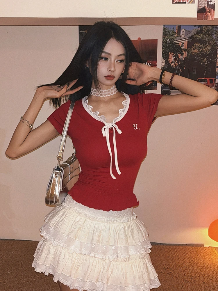 

Американская женская футболка с коротким рукавом, облегающая, с кружевными вставками и плиссировкой, в уличном стиле, с V-образным вырезом, повседневная одежда для молодых женщин