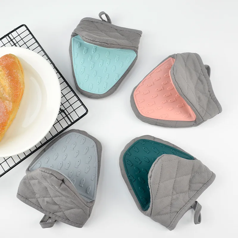 Kitchen Silicone Gloves Tray Dish Holder Multi-purpose Gloves 1Pcs Fish Shaped Silicone Anti Heat Scald Oven Gloves