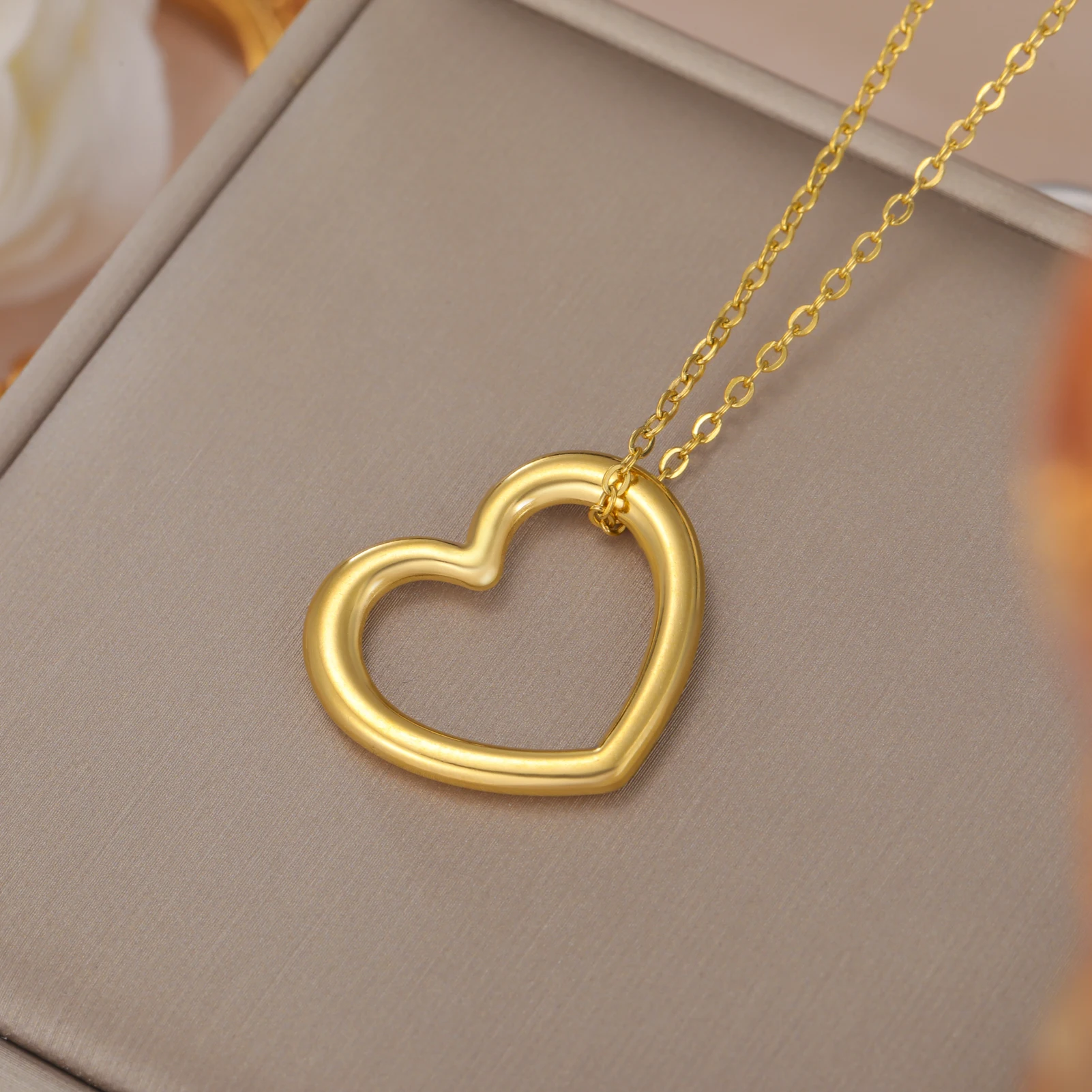 COOLTIME 패션 러브 하트 펜던트 목걸이, 스테인레스 스틸 할로우 러브 목걸이, 기념일 생일 선물