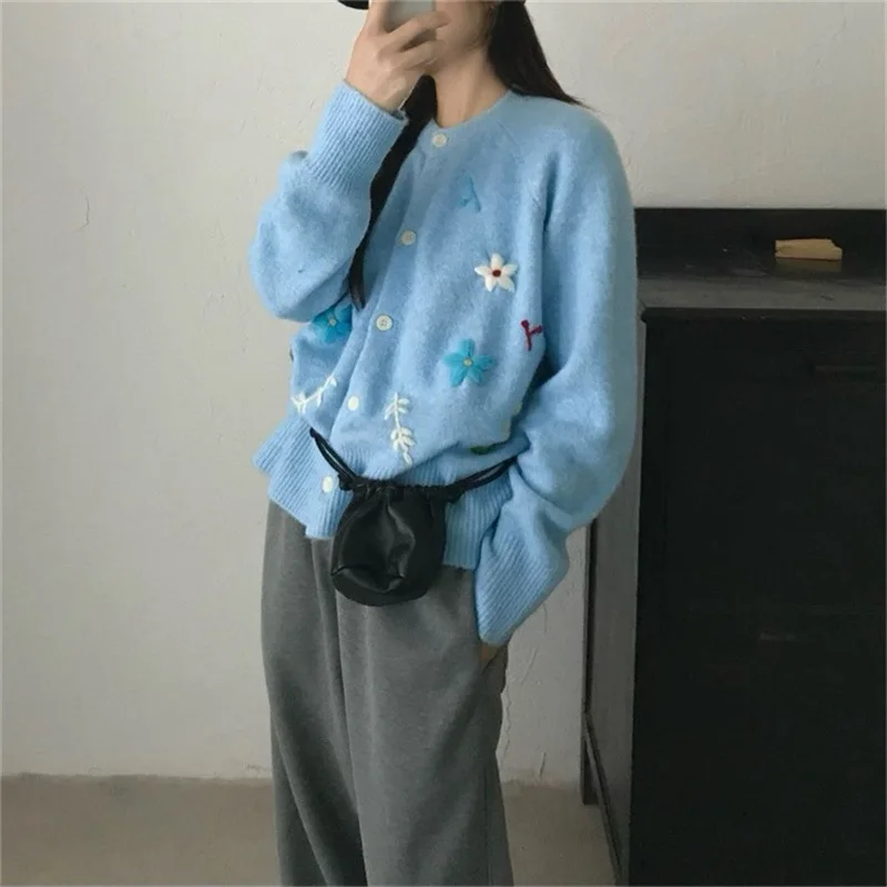 

High End Korean Version Gentle Wind Embroidered Sweater Cardigan Women's Autumn and Winter New Soft Glutinous Knitted Top