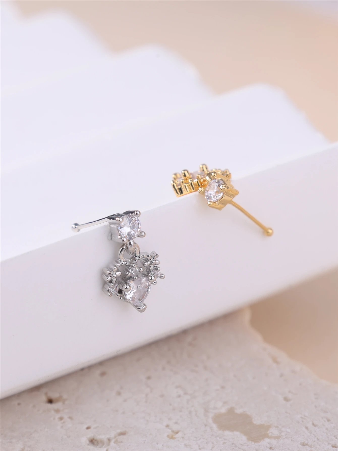 Thin Dangle Nose Studs Mini Pink CZ Heart Charm Dangle Nose Bone for Women Girl Cute Nose Piercing Jewelry Nostril Jewelry 24G