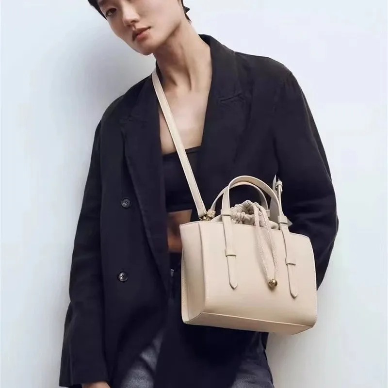 

Новинка 2025 года: белая сумка с воротником на шнурке для повседневного использования, универсальная и стильная, маленькая и винтажная, необычный дизайн