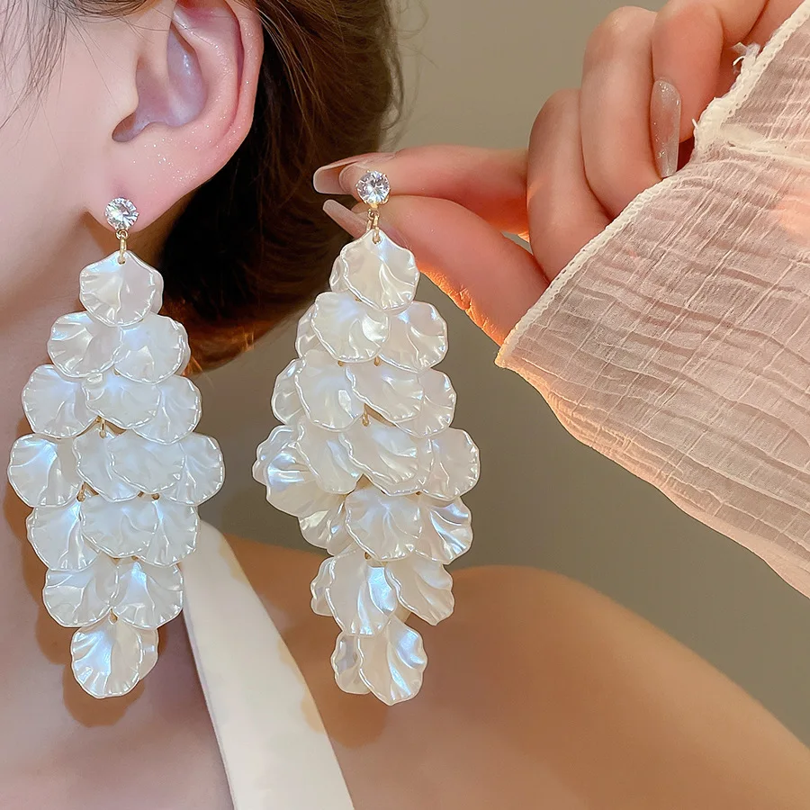 DOO MEI White Petal Tassel Earrings for Women Imitation Pearl Shell Drop Earring with Zircon Elegant Wedding Bridal Ear Jewelry