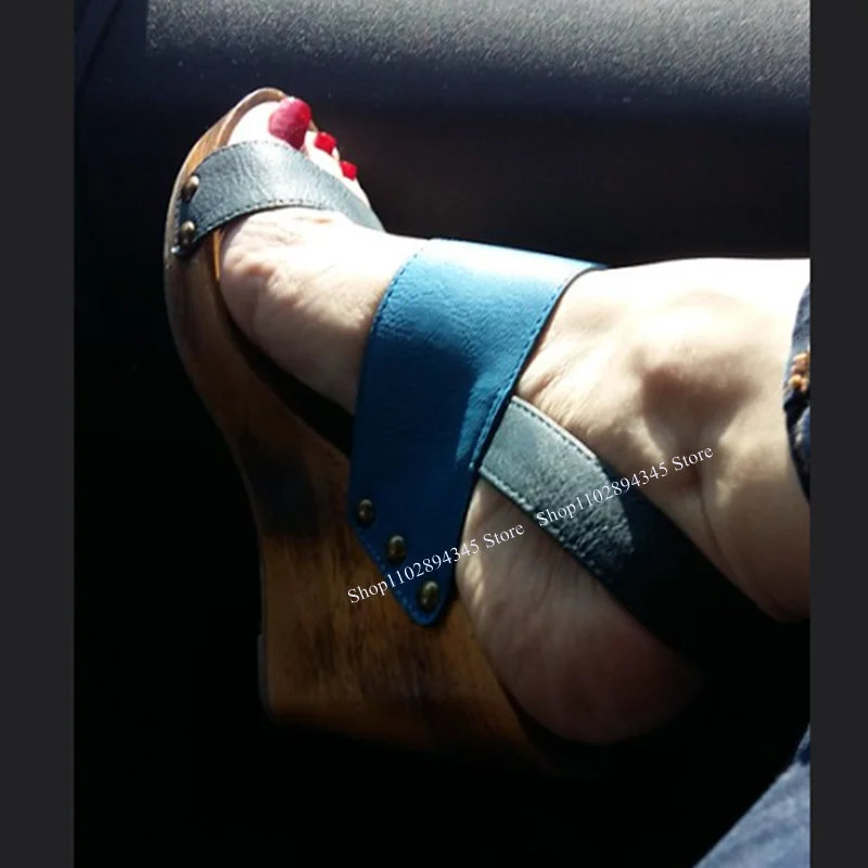 صنادل برشام مجوفة باللون الأزرق بمقدمة مفتوحة وكعب عريض عصري ومثير رائع لصيف 2025 أحذية نسائية كبيرة الحجم Zapatillas Mujer