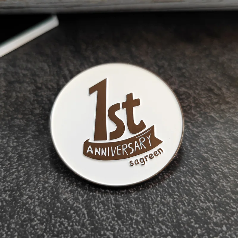 Customized. Golden Badge Customized Celebration Badge Zinc Alloy Paint Enamel Matte Silver Broo