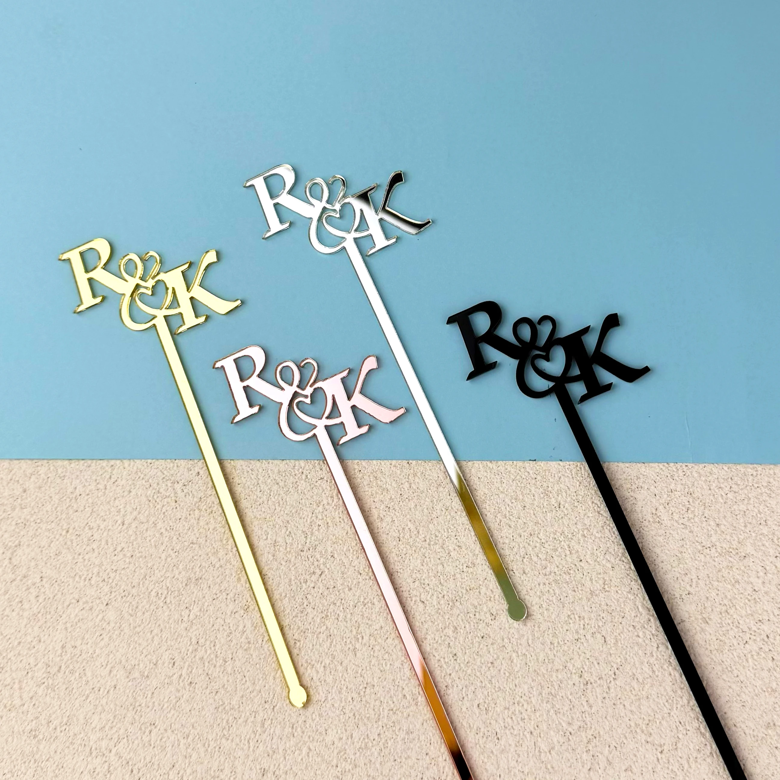 Personalisierte Hochzeits-Getränkerührer mit individuellem Namen, Cocktail-Swizzle-Sticks, Gastgeschenke, Getränkeanhänger für Brautparty und Bar-Events – Detail 3