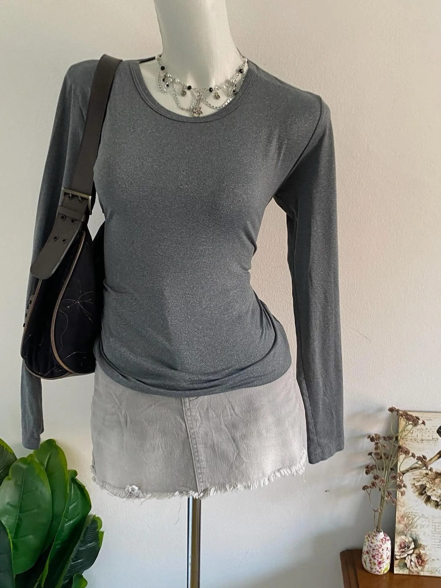 Grunge Alt Women Heather Grey Round Neck Ruched Side Long Sleeve Slim Y2K Vintage Basic Fitted Casual Top