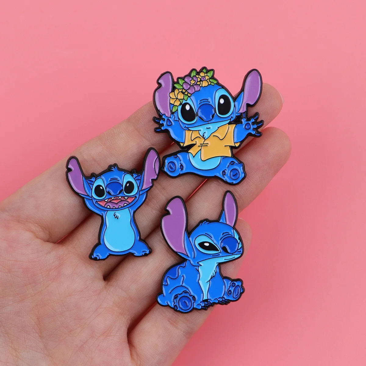 لطيف أنيمي غرزة المينا دبابيس الأزرق شخصيات كرتونية بروش التلبيب شارة بدبوس على ظهره الملابس والاكسسوارات هدايا مجوهرات الأزياء