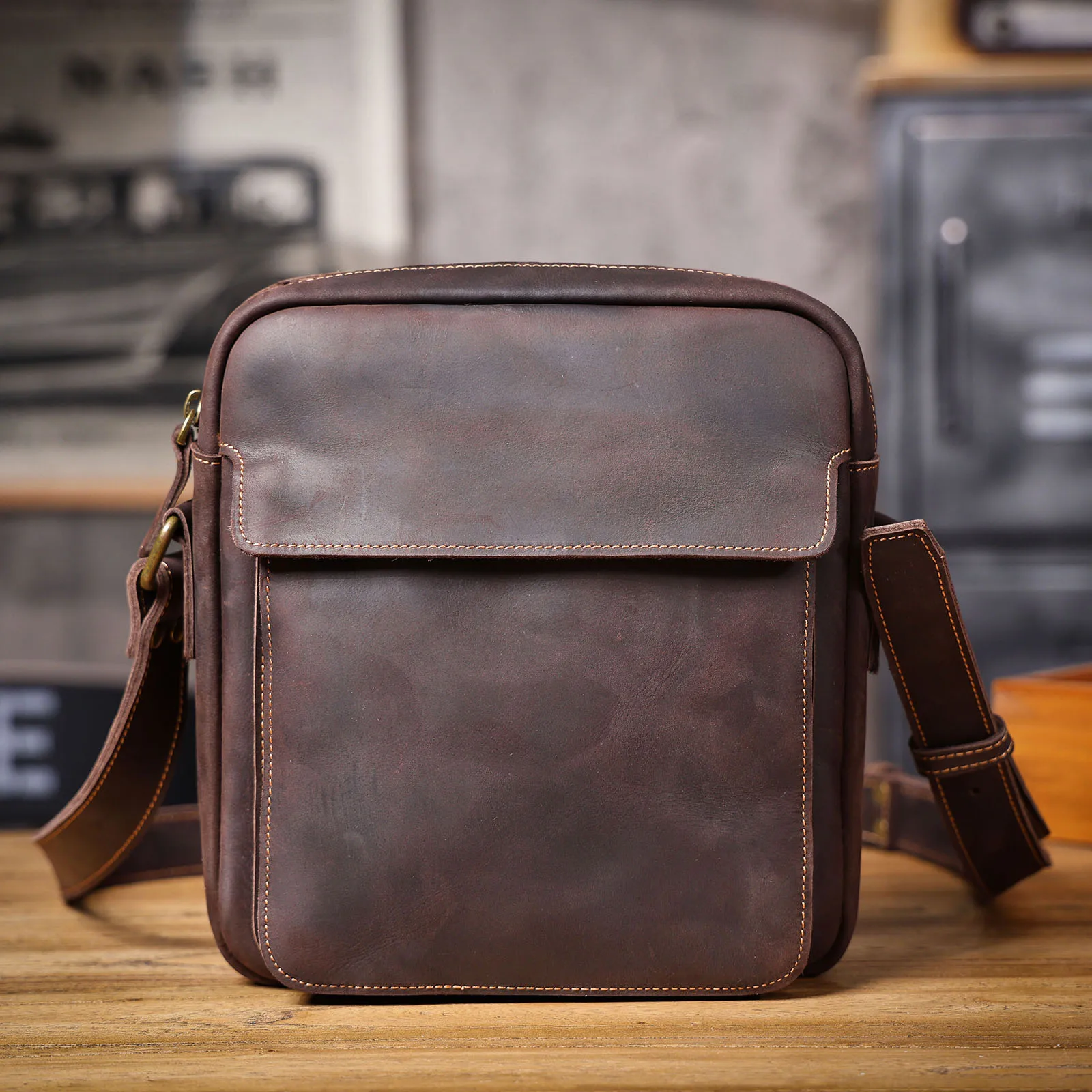 S.WORKER Vollnarbenleder Herren-Umhängetasche Vintage Crossbody Sling Bag für Männer – Detail 7