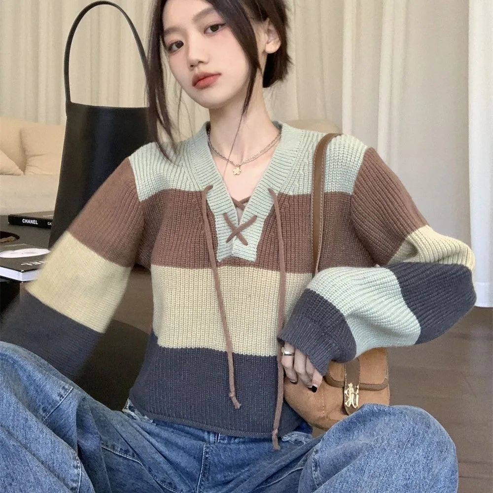 

Striped Contrasting Tie Knit Sweater for Women, 2024 Autumn New Item, Vintage Long Sleeved Top with a Lapel Collar