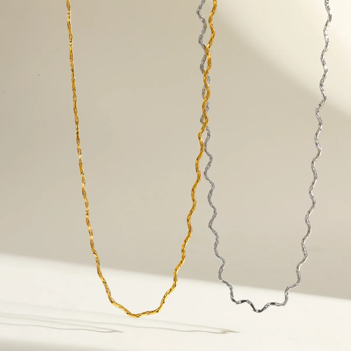 

Exquisite Minimalist Stainless Steel Wave Chain Necklace Non-Fading Gold Plated Chic Necklaces Jewelry For Women's Wedding Party