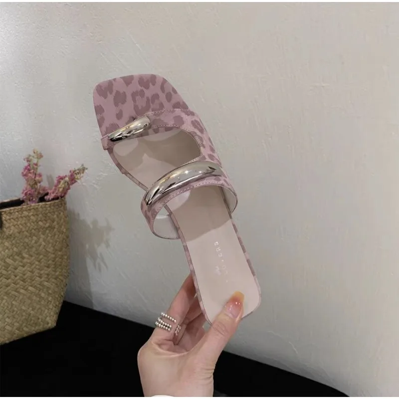 Women Summer Slippers Ladies Sandals Metal Decor Thong Flip Flop Low Heel Shoes Woman Outdoor Sweet Sandals Female Plus Size