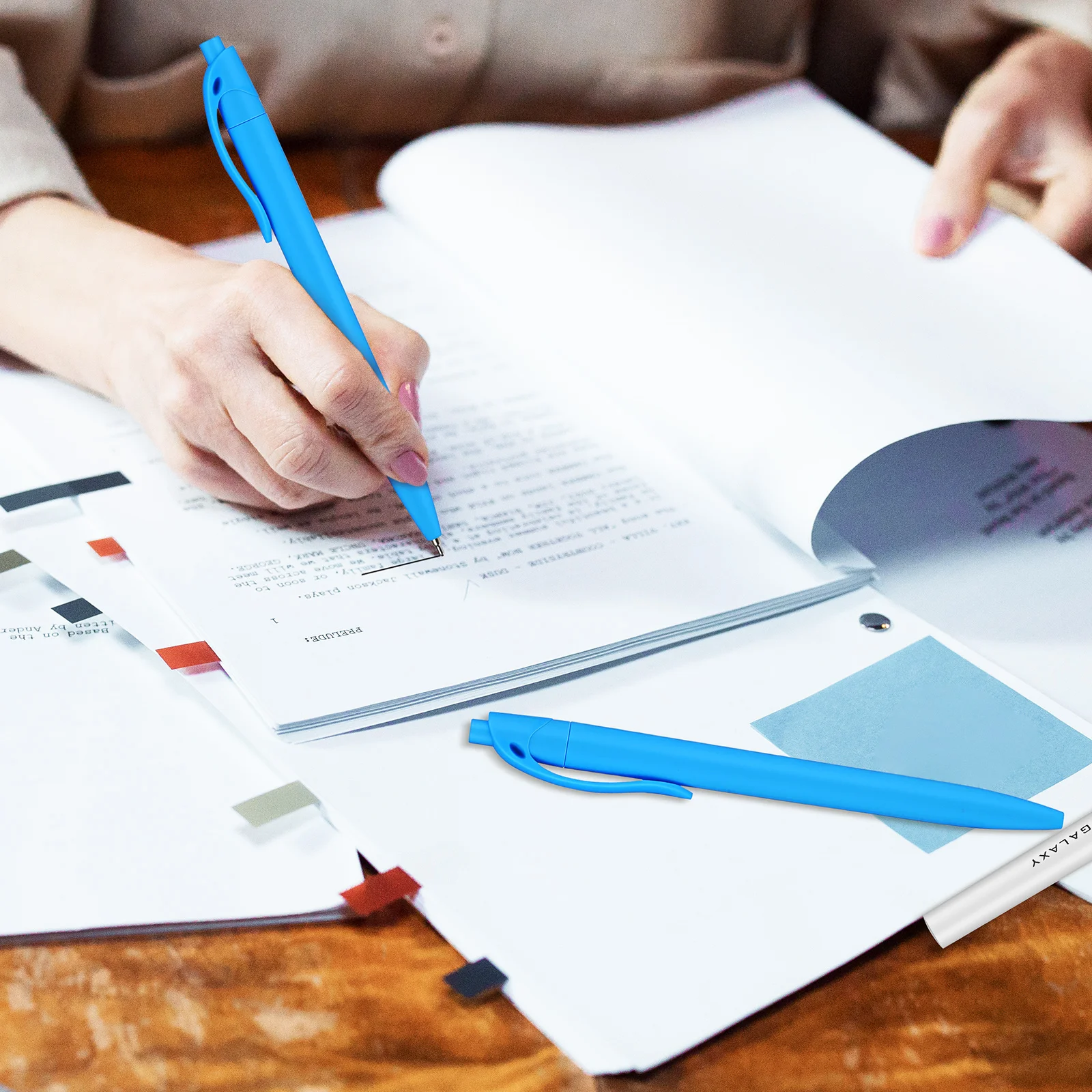 

30Pcs Retractable Ballpoint Pens Smooth Writing Fine Tip Office School Household Supply Gifts Bulk Pens for Gifts