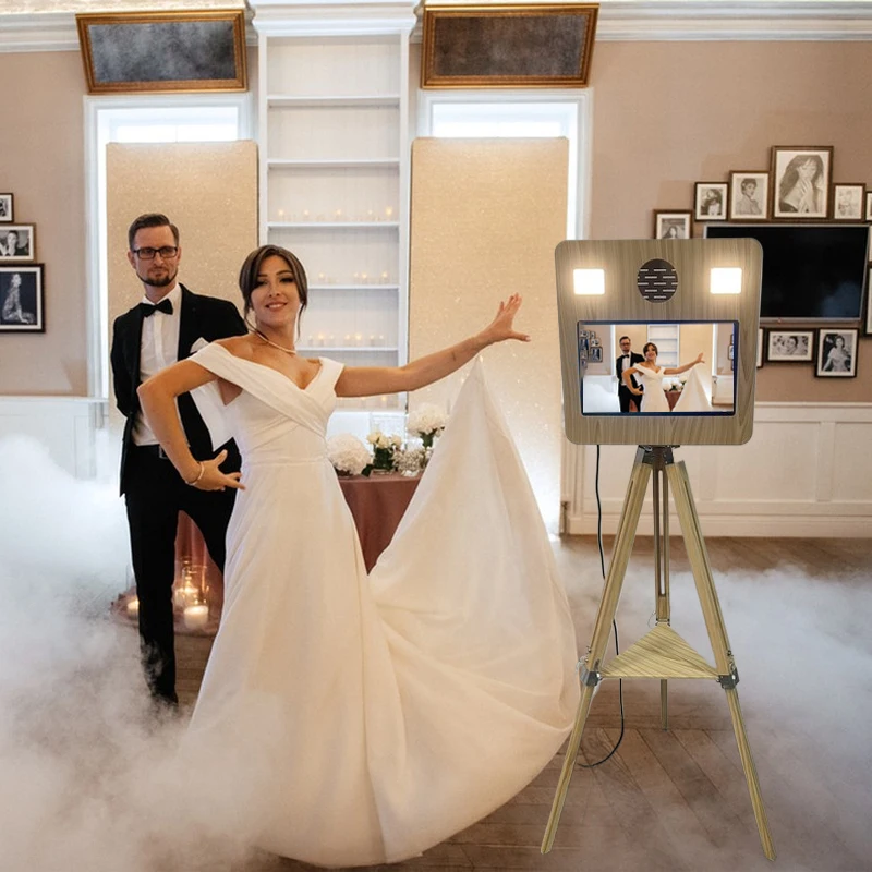 Hochwertiges Holzstativ 15,6 Zoll Fotobox für Hochzeiten, Partys, Feiern mit Großbildschirm RGB-Licht Flightcase