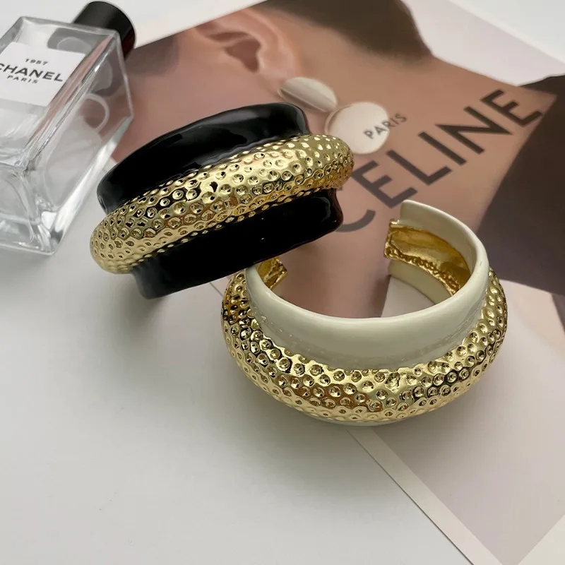 Fashion Gold-plated Textured Open Women's Bangles Designer Enamel Drop Glaze Wide Surface High-end Charm Bangles for Women