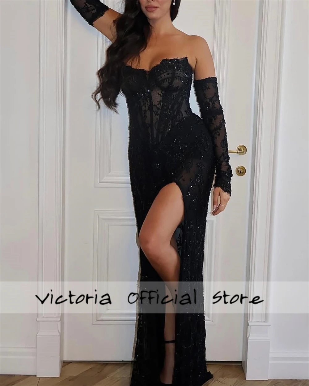 Vestidos de noche sin tirantes de lujo con abertura alta de encaje negro Vestidos de novia Aline con gradas para Arabia Saudita Dubai فساتmavera2025 Personalizado