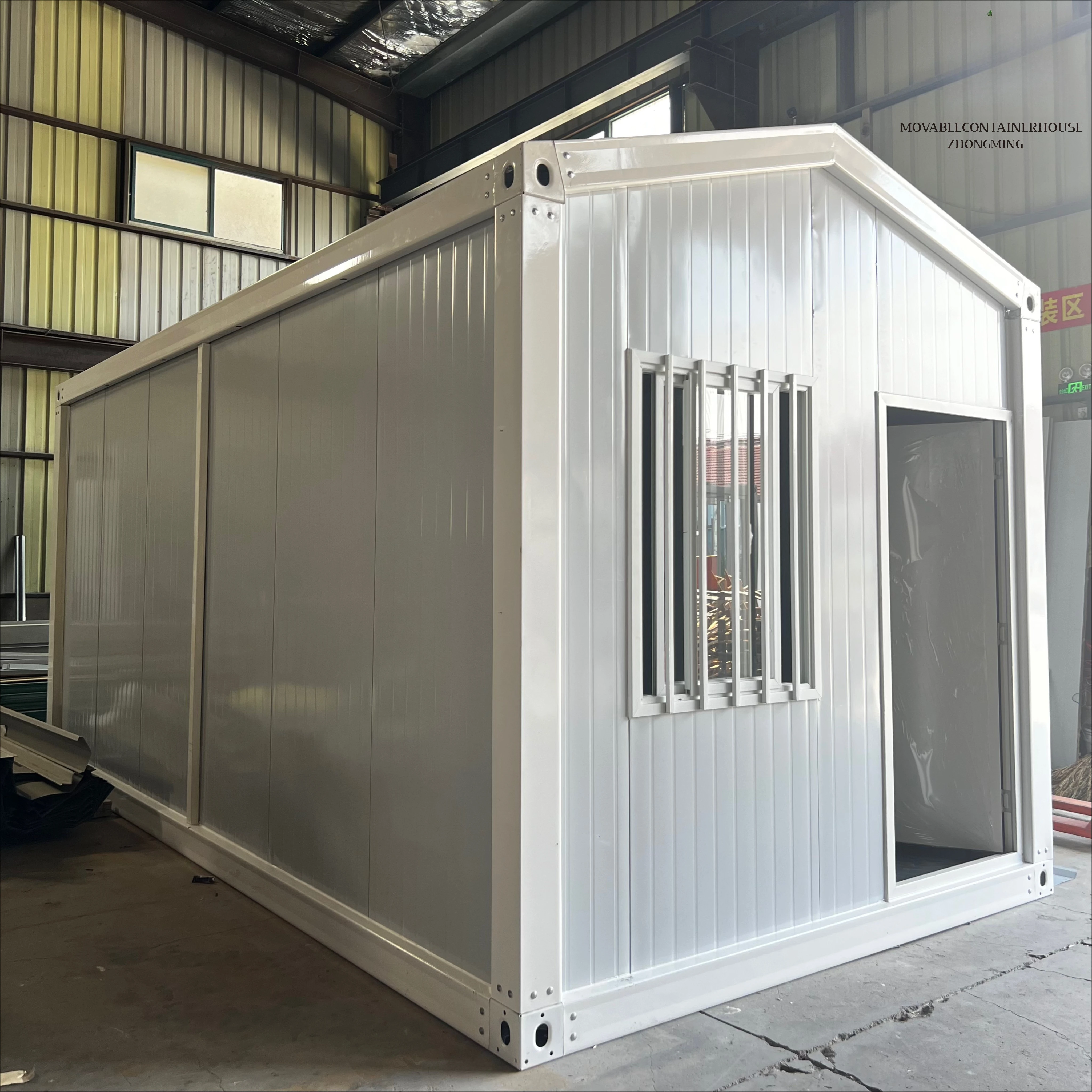 Contemporary A-Frame 20ft 40ft Steel Container Villa Hotel  Sandwich Panel Material Container Houses