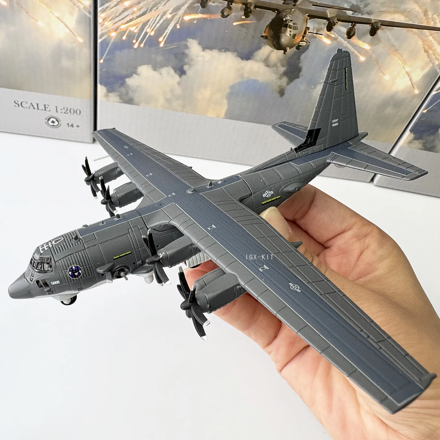 

Масштаб 1/200 AC130 Air Gunship, тяжелый наземный штурмовой самолет, литой под давлением металлический самолет, модель самолета, детская коллекция, подарочная игрушка