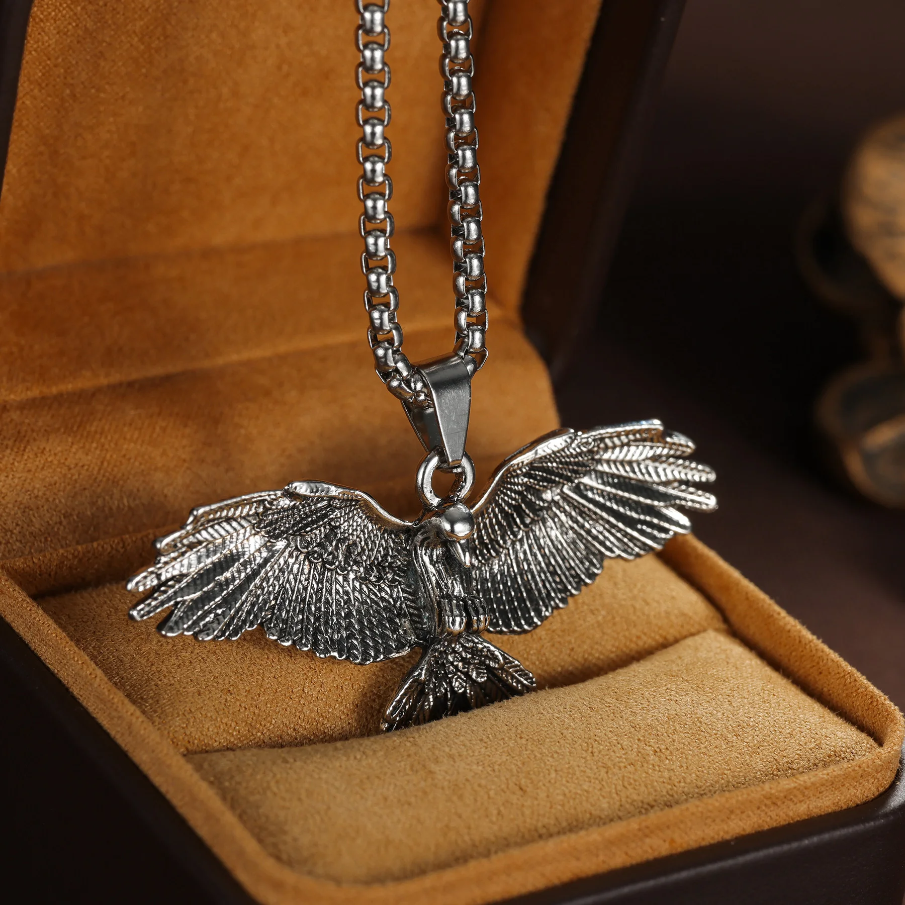 Retro Domineering Flying Eagle Pendant Men Fashion Party Birthday Gift Poland Symbol Animal Necklace Wholesale