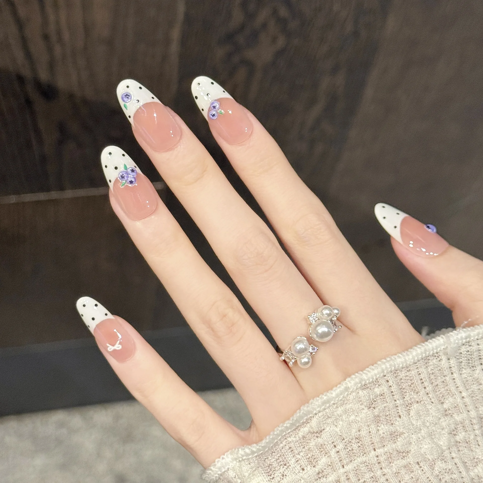 10 Stück ovale handgefertigte Press-On-Nägel, nackte rosa Katzenaugen-Schleifen-Diamantornamente, geeignet für Partys und den täglichen Gebrauch. – Detail 6