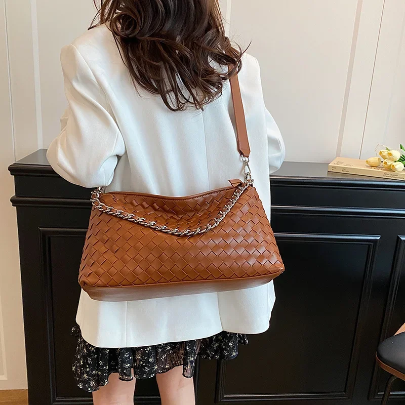 

2025 Summer New Trend Women's Large Woven Bag - Cross-border Hot Style, Niche Design, Chain Single Shoulder Messenger Bag