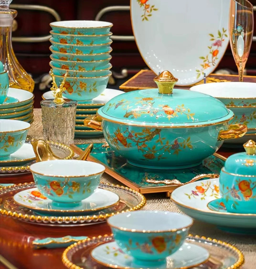 

High-Grade White Ceramic Tableware Set Europe-Style Gold-Decorated Bowl Plate Combination Sustainable for Dinner Use