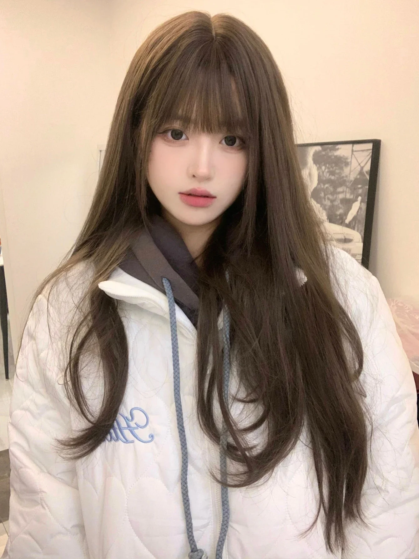 Wig sintetis cokelat dingin 24 inci dengan Wig rambut lurus Natural Medium untuk wanita sehari-hari Cosplay tahan panas Lolita