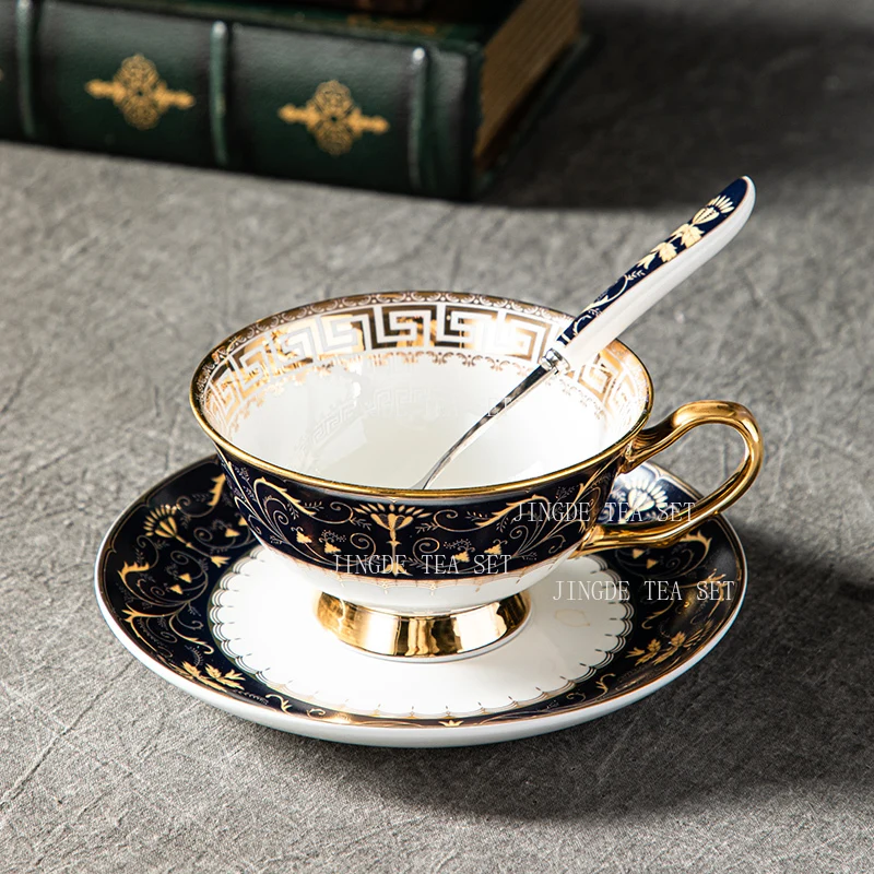 

Набор кофейных чашек из костяного фарфора, керамические чашки и тарелки в европейском стиле, высококачественный набор для послеобеденного чая, тарелка для кофе с цветком Gouteng