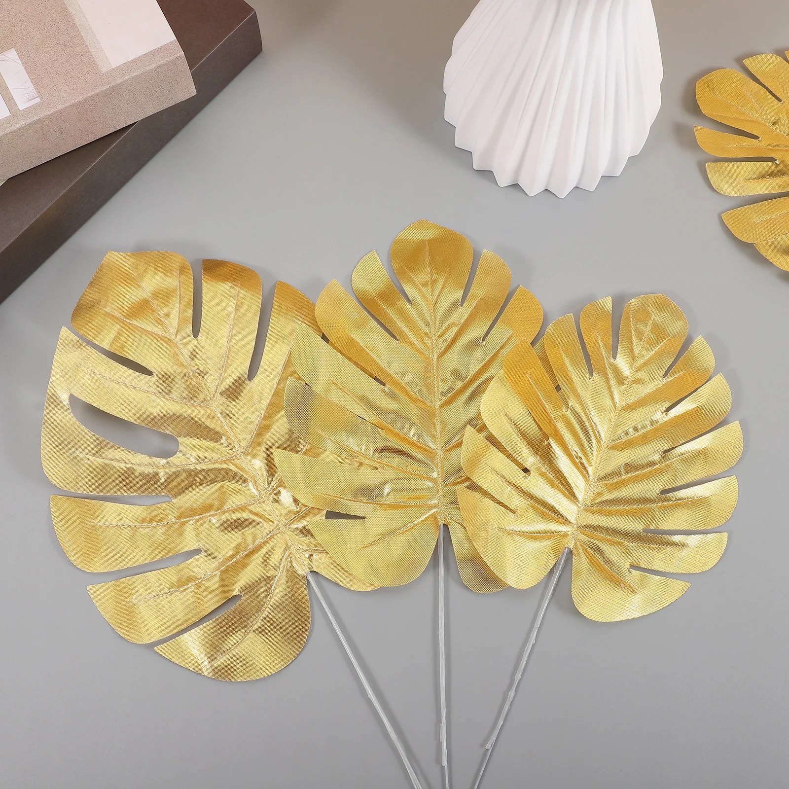 

12 Pcs Artificial Monstera Leaves Decorative Golden Simulation Plants Home Wedding Party Balcony Garden Events Reusable