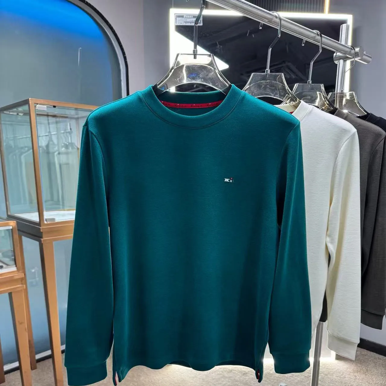 

Kiton fashion old money style round neck long sleeve simple solid color T-shirt