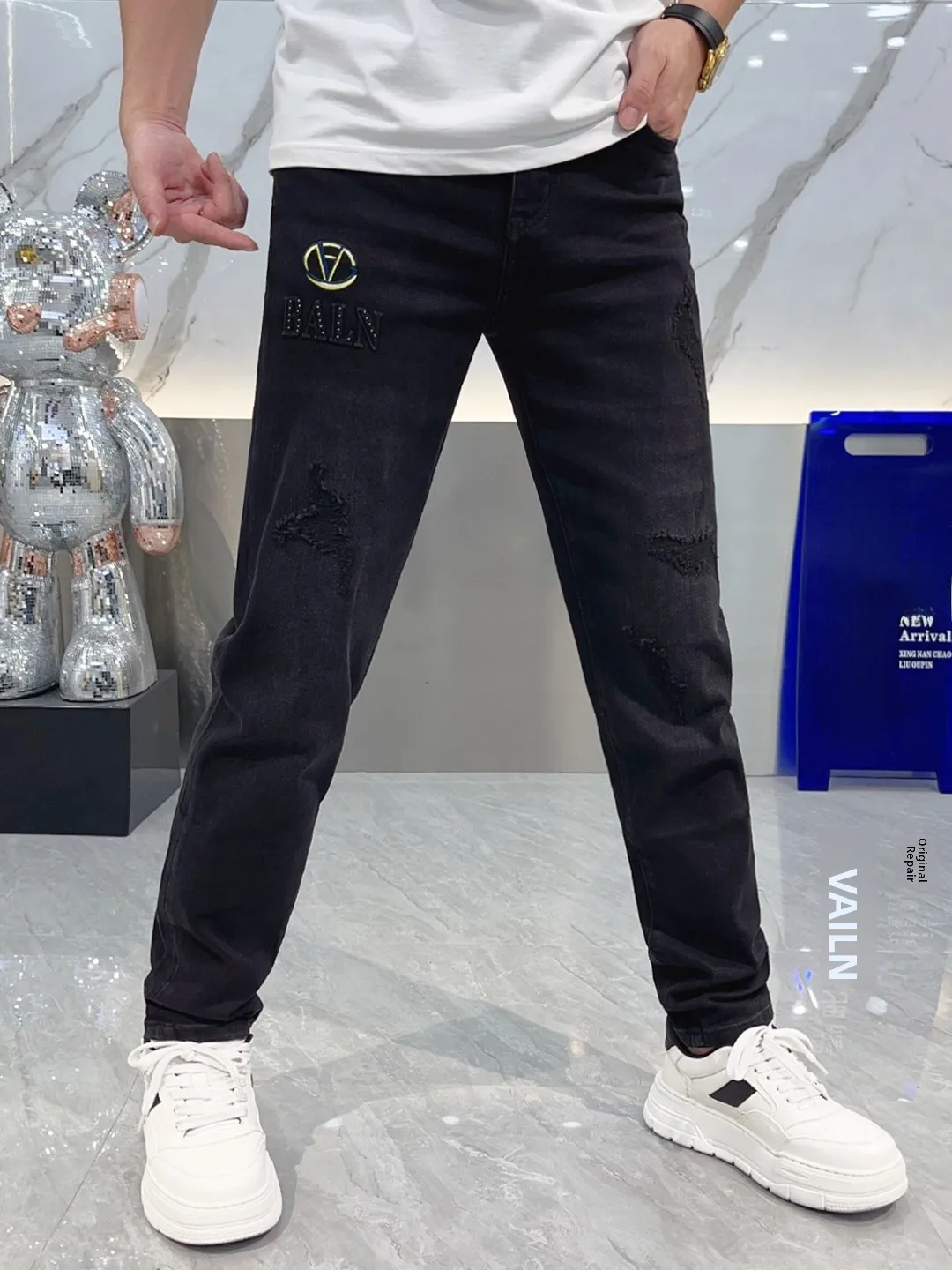 

Fall 2025 Men's Slim Fit Jeans Faionable Worn-Out Comfortable Versatile Casual Long Pants Cone ape Distred Denim