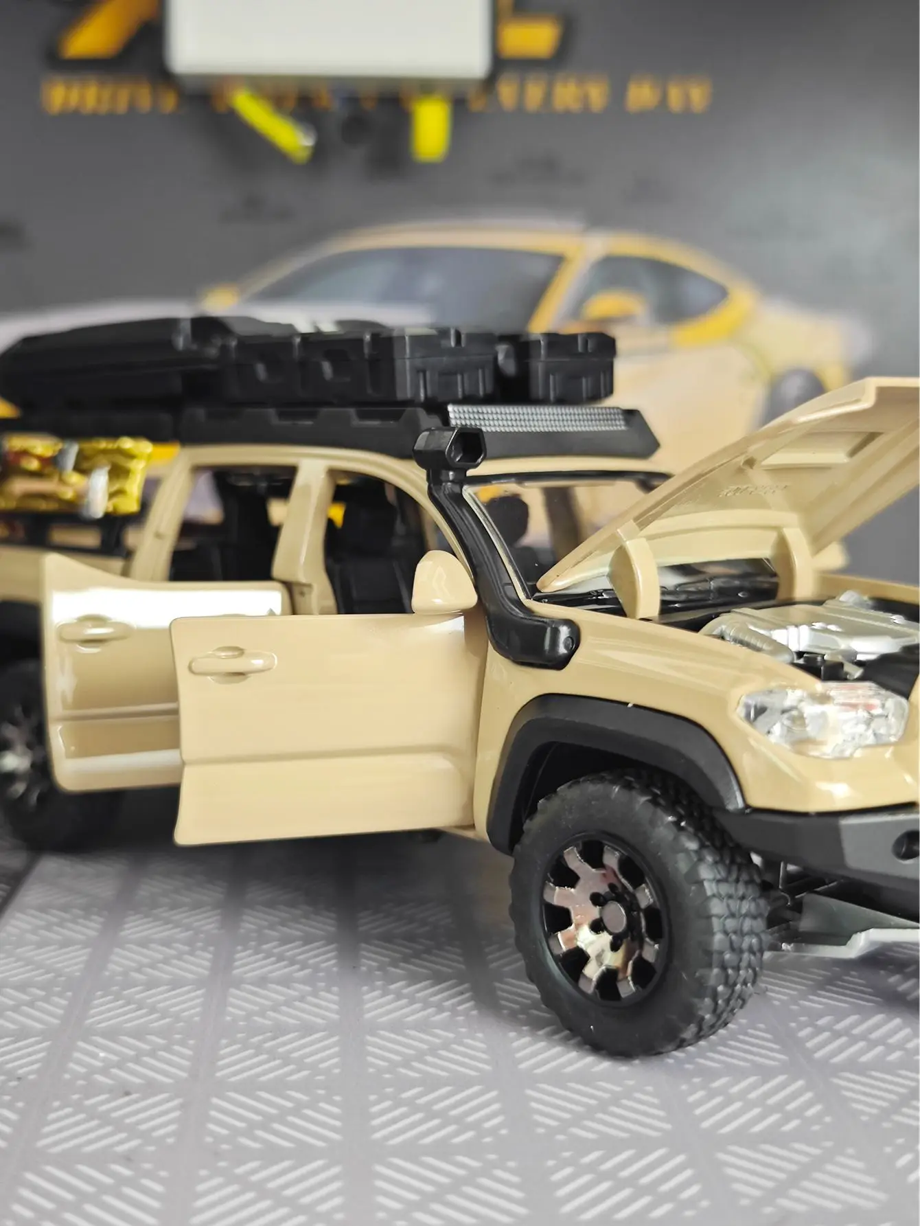 

1:32 Toyota Tacoma Travel Edition alloy off-road vehicle model car ornaments collection doors can open children's gift
