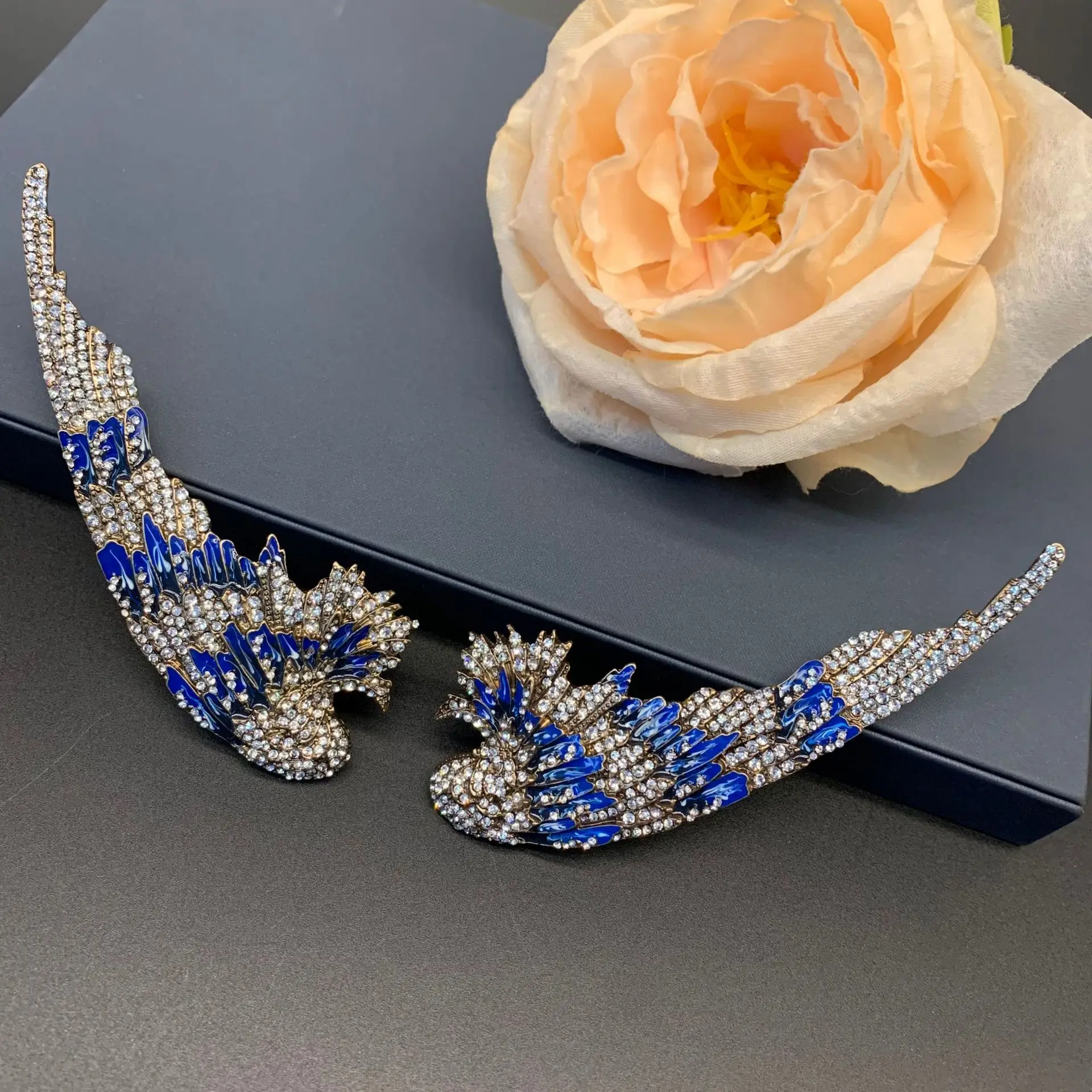 [Angel Wings] Heavy Industry Inlaid Blue and White Wings Styled Brooch