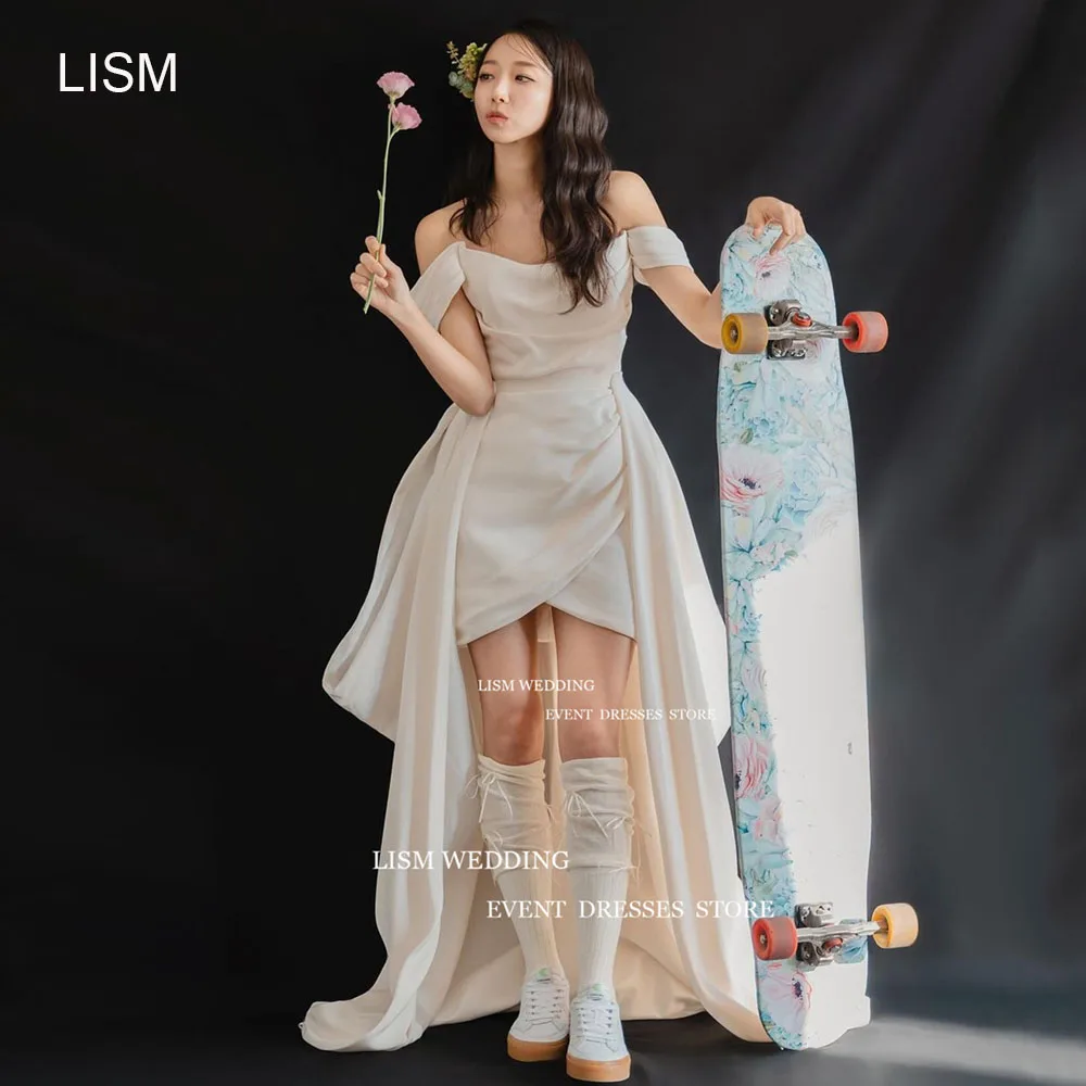 

LISM Cawl Neck Satin Short Wedding Dress With Long Train Korea Photo Shoot Bridal Gown Off Shoulder Mini Robe De Mariage Custom