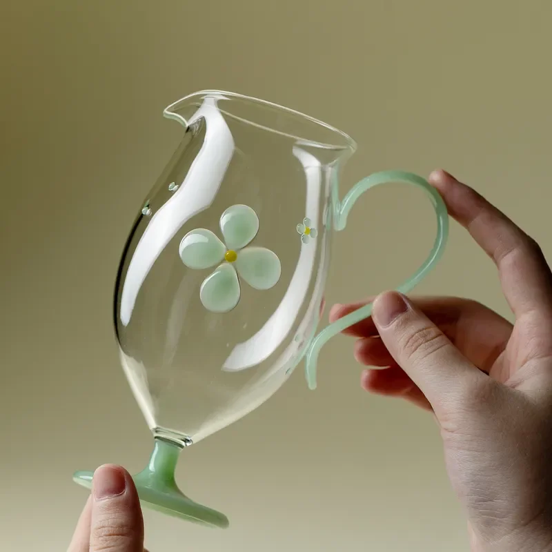Huayu Glass Fair Cup High Footed Lily of the Valley Design Handheld Tea Sea Dispenser for Uniform Pouring Exquisite Teaware