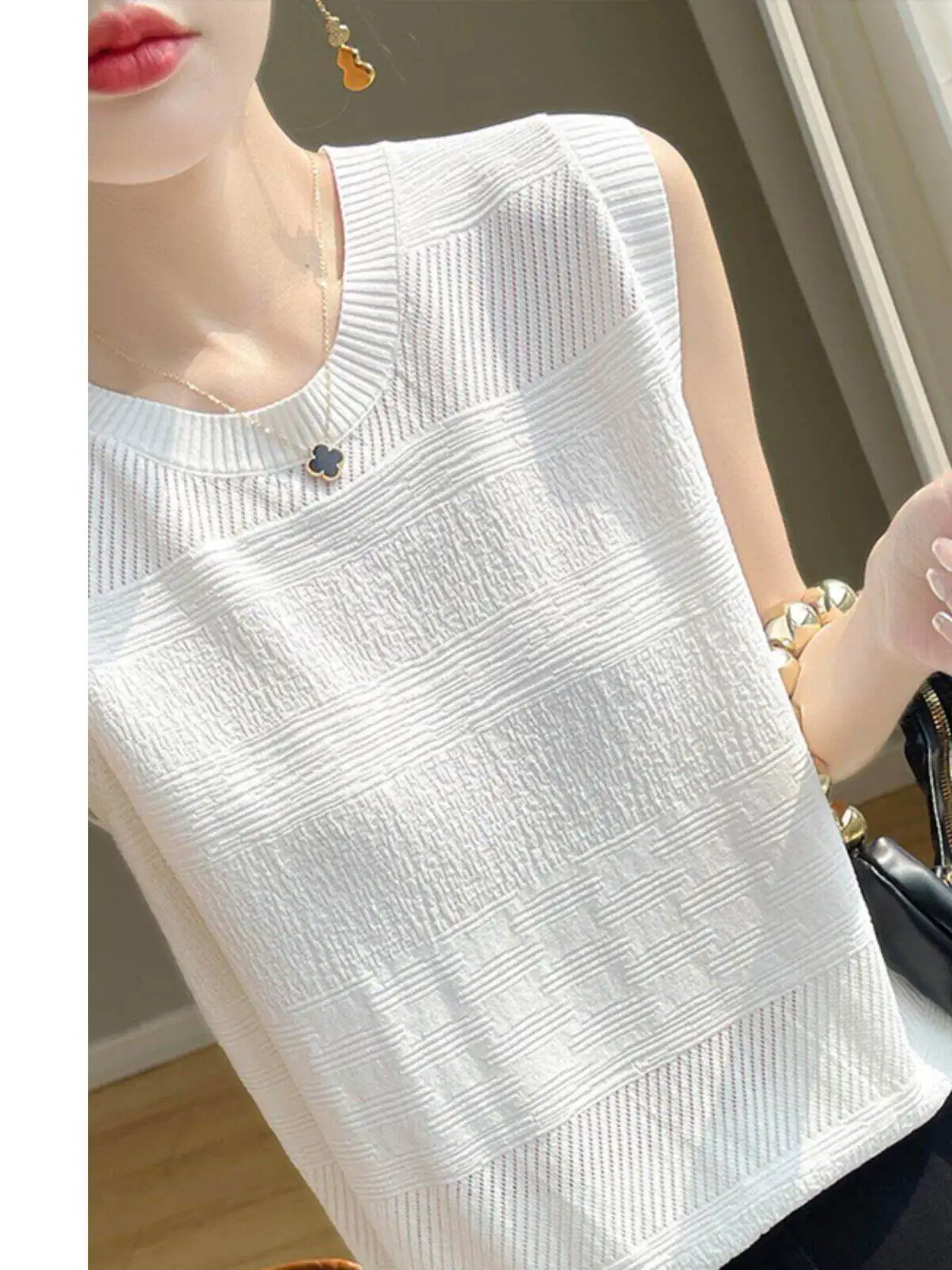Summer Thin round Neck Ice Silk Backless Loose Outerwear White Sleeveless T-Shirt Knitted Top Women's Casual Fashion Vest
