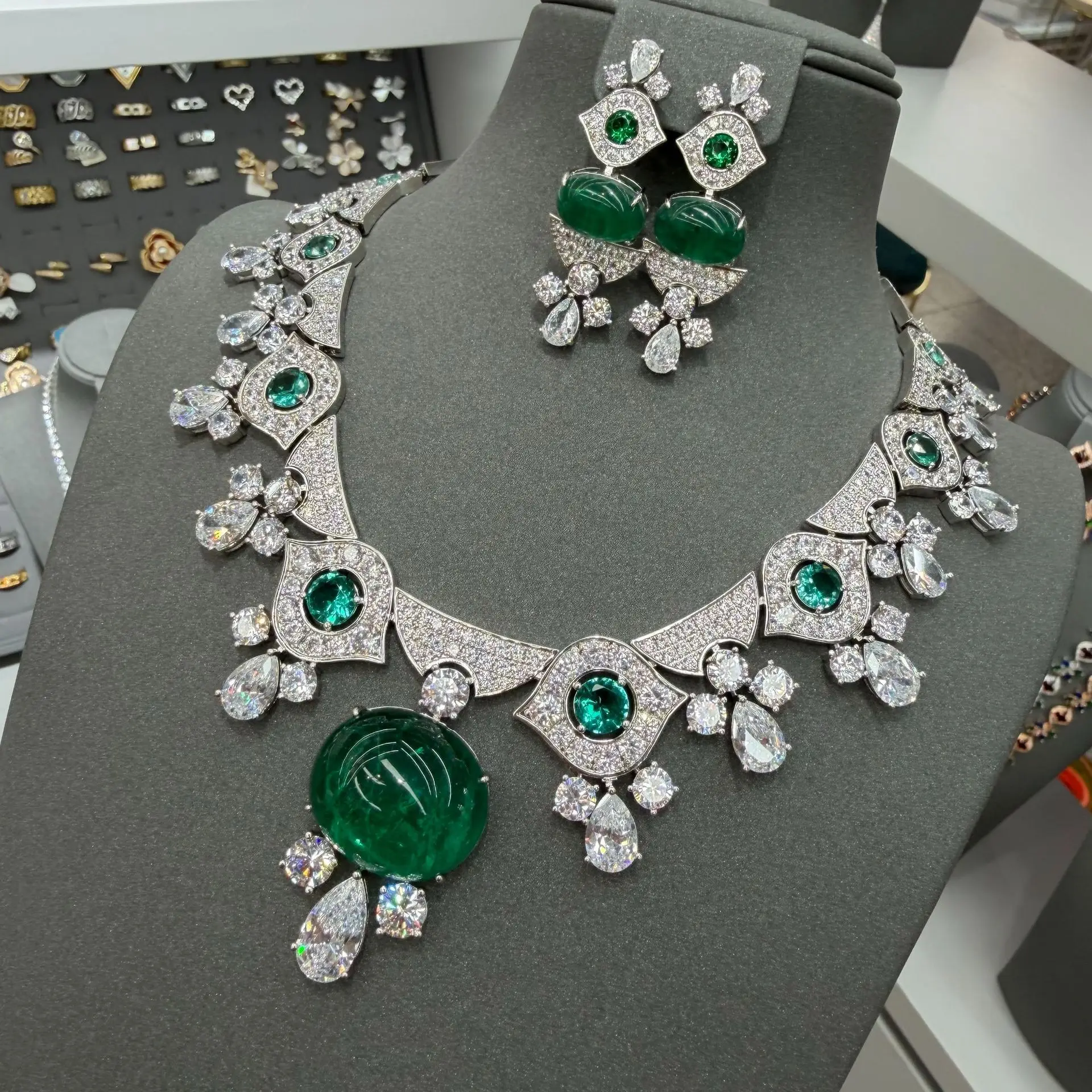 

Women's Platinum-Plated Zircon Necklace And Earring Set Water Drop Design Jewelry Set