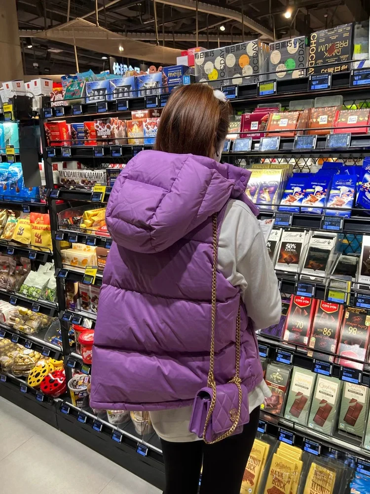 

Ультракороткий женский пуховый жилет с отстегивающимся капюшоном, воротником-стойкой, легкий, пушистый, из гусиного пуха, в повседневном стиле